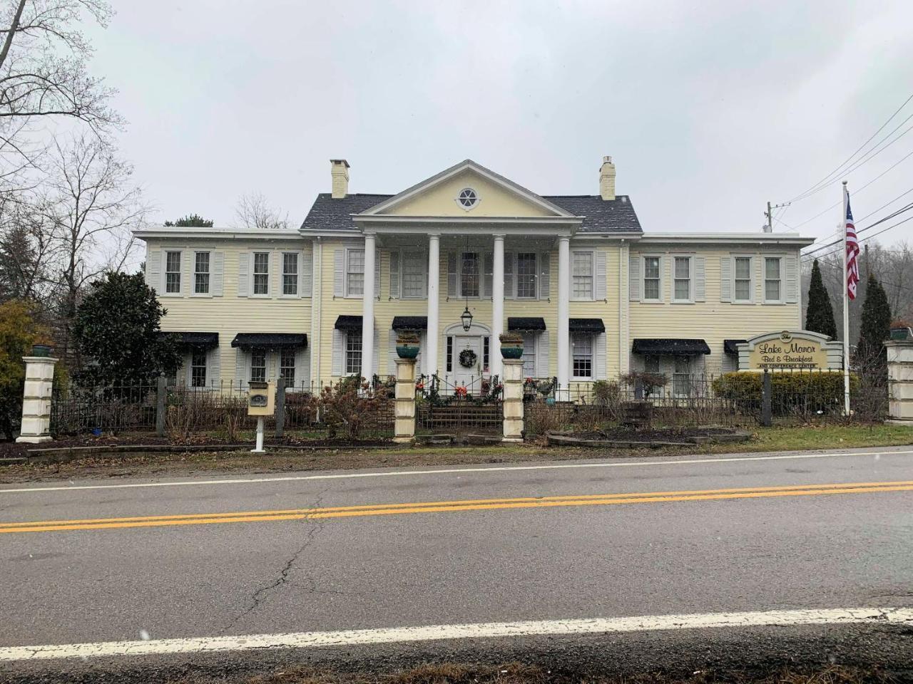 The Lake Manor Bed & Breakfast Morgantown Exterior photo