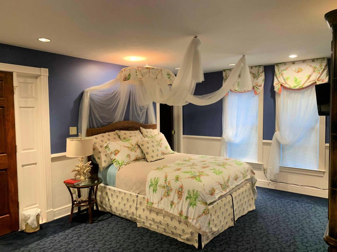 The Lake Manor Bed & Breakfast Morgantown Exterior photo